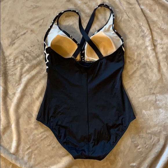 Contour Once Piece Womens Bathing Suit - Picture 2 of 6